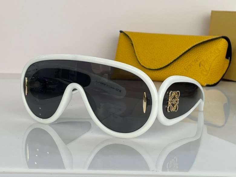 Picture of Loewe Sunglasses _SKUfw52366975fw